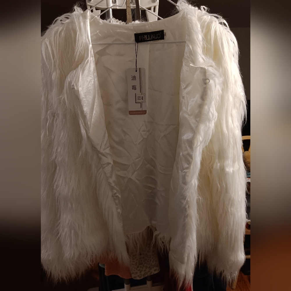 White Faux Fur Jacket XL NWOT - Picture 2 of 5